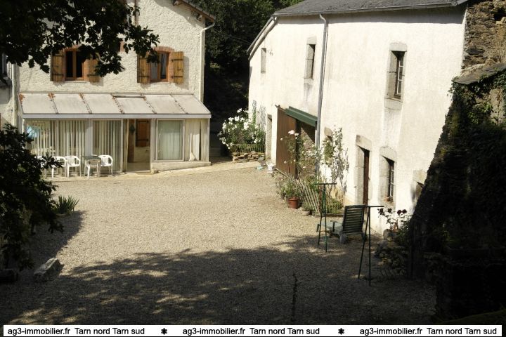 proche St Pierre de Trivisy,maison en pierre restaure avec dpendance et un studio sur un terrain de 4800 m arbors.  vendre
