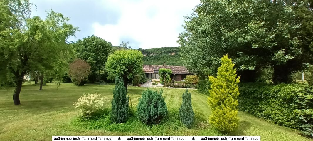 Secteur de Puycelci,  EXCLUSIVITE - Belle maison dans un havre de paix et cadre exceptionnel dans la Valle de Vre. Offrant possibilit de la diviser pour deux logements.  vendre