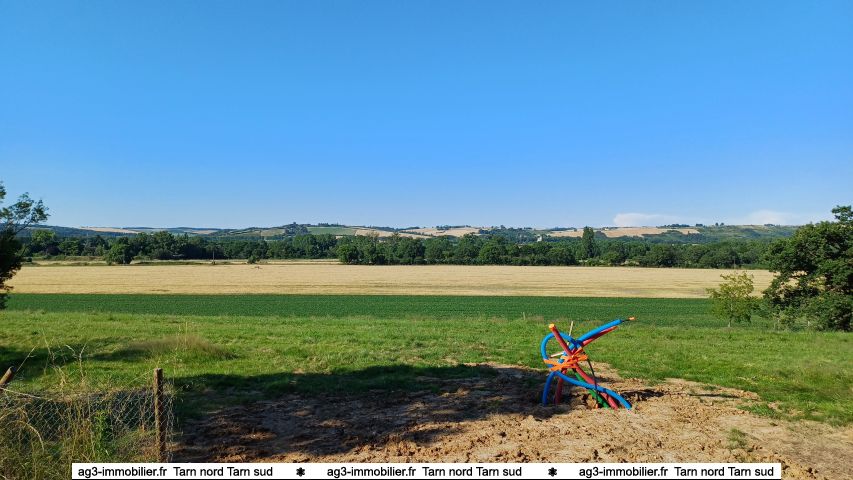 24 Minutes Nord de Toulouse terrain 2174m² constructible sur 1560m² avec vue. Zone très calme et arboré. Viabilisation inclue, eau ,électricité, pont et chemin d