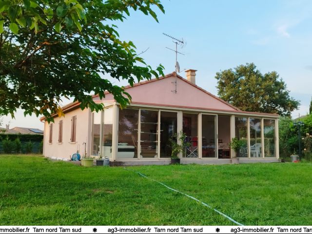 Maison année 2001, Surface Habitable 90m²+ véranda 30m², T4 3 chambres , panneaux photovoltaïques. Terrain 2298m² possibilité de détacher une parcelle constructible de700m² . à vendre